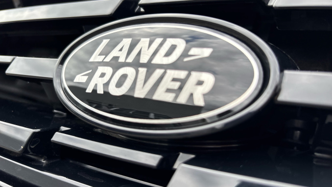Land Rover Range Rover Sport 4.4 P635 V8 SV 5dr Auto Petrol Estate - Image 43